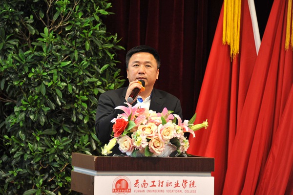 校董会董事长张霖作讲话典礼最后,学院校董会董事长张霖在临别之际给