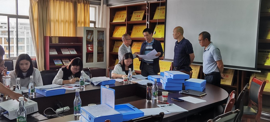 ϲӭ���Ķ�ʮ����ʵ�ƽ���ҵ����