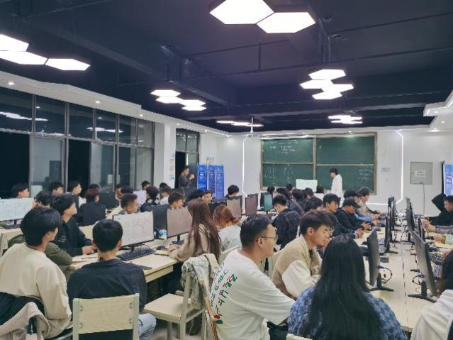 学生学习氛围浓厚1.png 学生学习氛围浓厚1.png