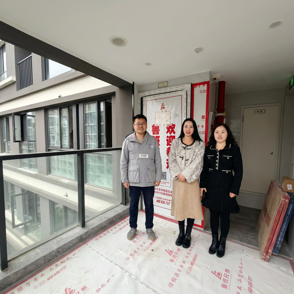 三位教师 工地实景合照.png 三位教师 工地实景合照.png